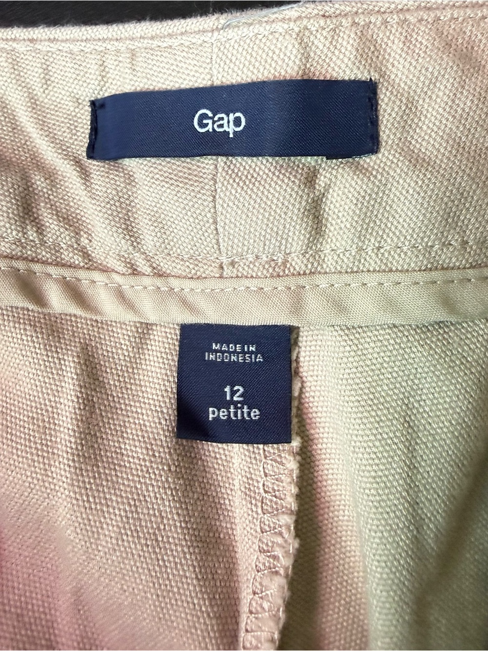 GAP Neutral Tailored Beige Shorts Gap 12 Petite gently used - Picture 3 of 5